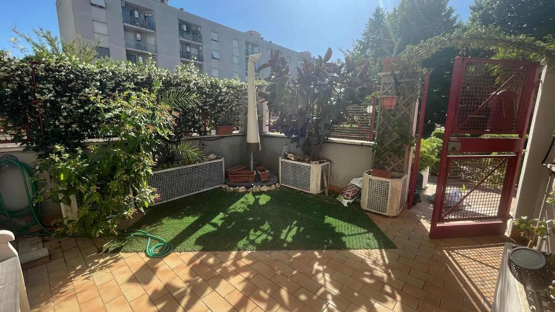Intero Appartamento Con Giardino E Parcheggio Rome
